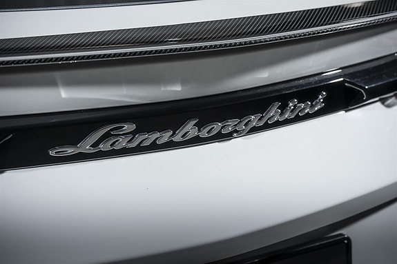 Lamborghini Urus 12 of 30