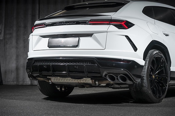 Lamborghini Urus 7 of 30
