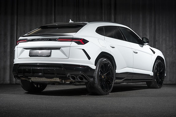 Lamborghini Urus 3 of 30