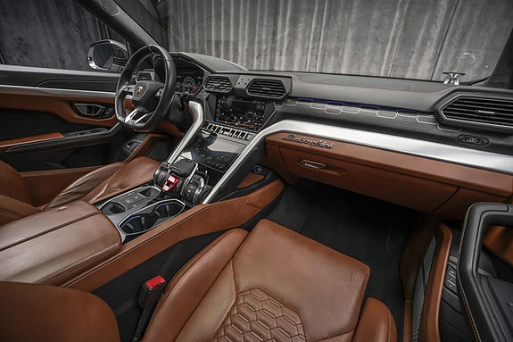 Lamborghini Urus 28 of 30
