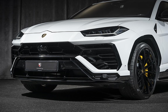 Lamborghini Urus 6 of 30
