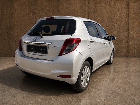 Toyota Yaris 6 of 12
