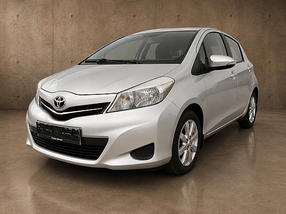 Toyota Yaris 3 of 12
