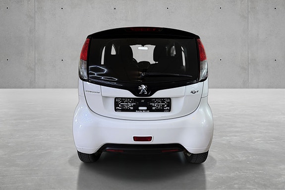 Peugeot iOn 7 of 13