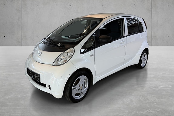 Peugeot iOn 2 of 13