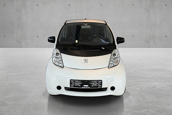 Peugeot iOn 4 of 13