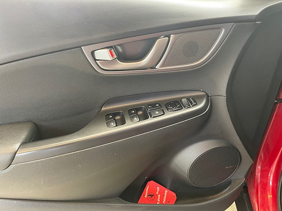 Hyundai Kona 12 of 30
