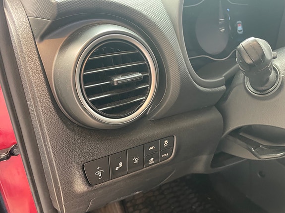Hyundai Kona 13 of 30