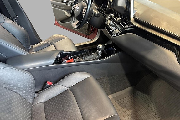 Toyota C-HR 15 of 20
