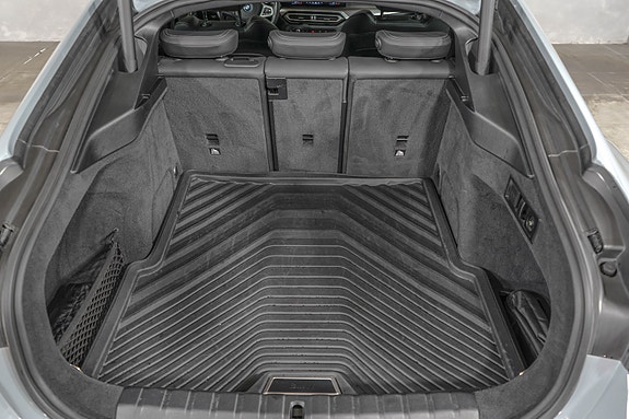 BMW i4 9 of 26