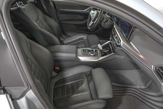 BMW i4 16 of 26