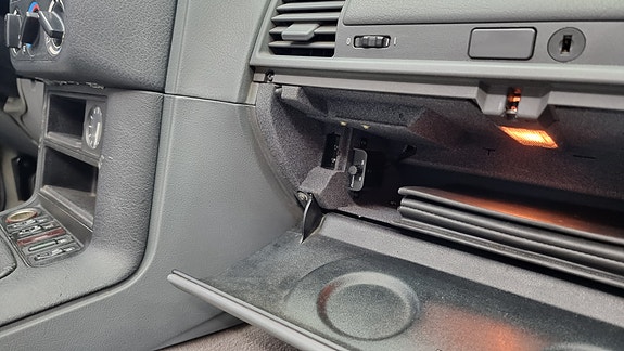BMW 320i 27 of 30
