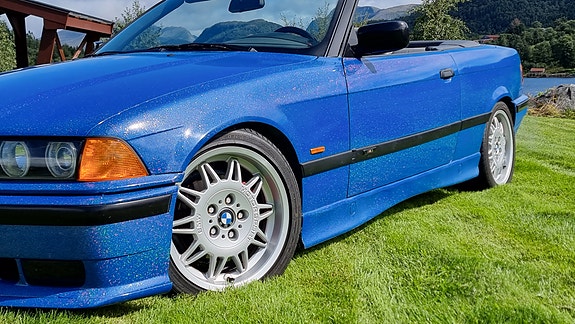 BMW 320i 4 of 30