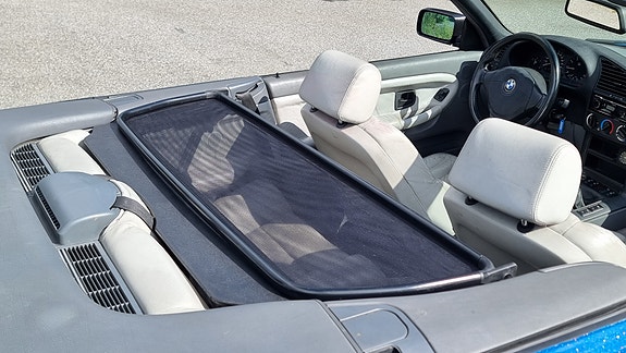 BMW 320i 21 of 30
