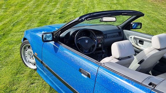 BMW 320i 8 of 30