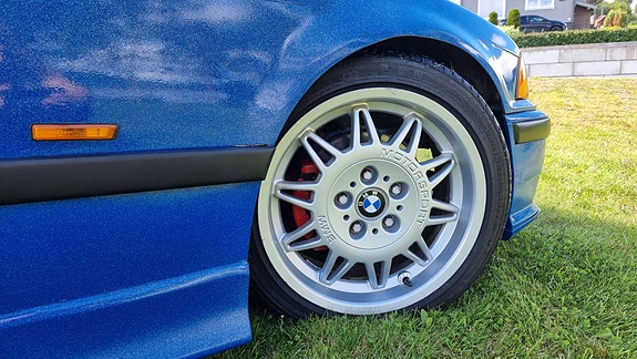 BMW 320i 12 of 30