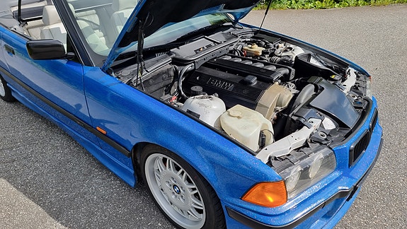 BMW 320i 15 of 30