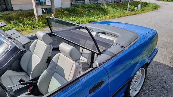 BMW 320i 19 of 30