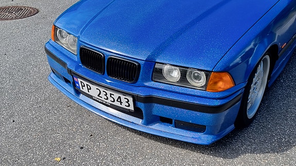 BMW 320i 22 of 30