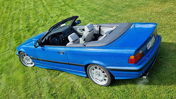 BMW 320i 7 of 30