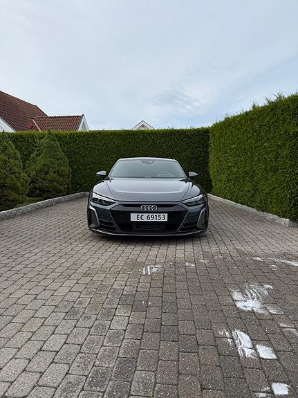 Audi e-tron GT 10 of 30