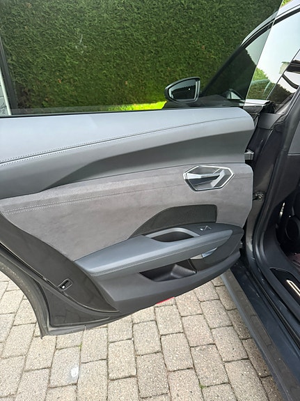 Audi e-tron GT 26 of 30