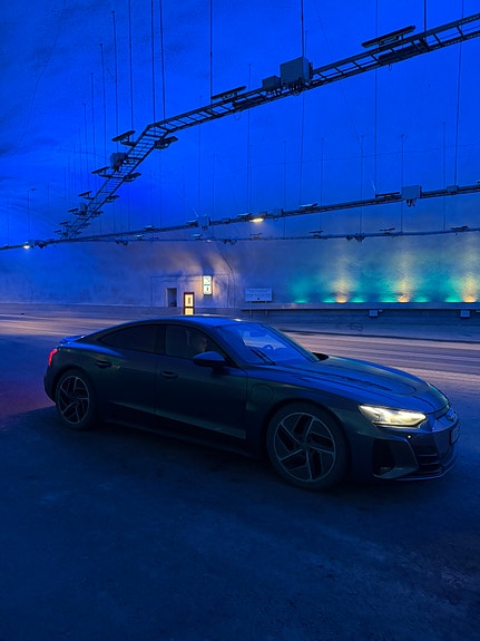 Audi e-tron GT 22 of 30