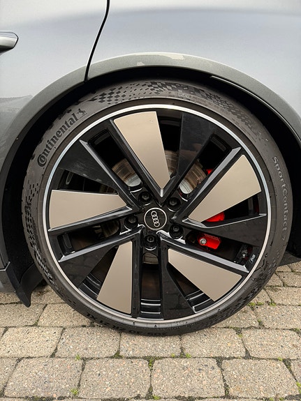 Audi e-tron GT 18 of 30