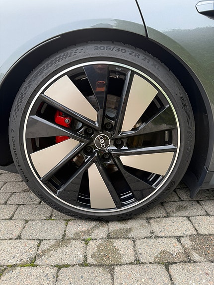 Audi e-tron GT 21 of 30