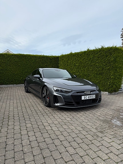 Audi e-tron GT 9 of 30