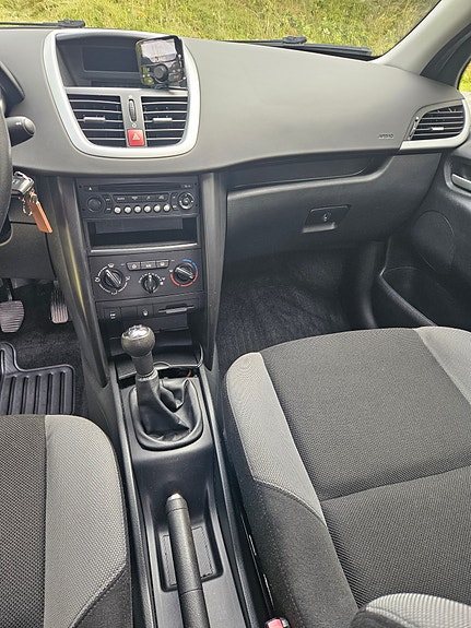 Peugeot 207 12 of 30