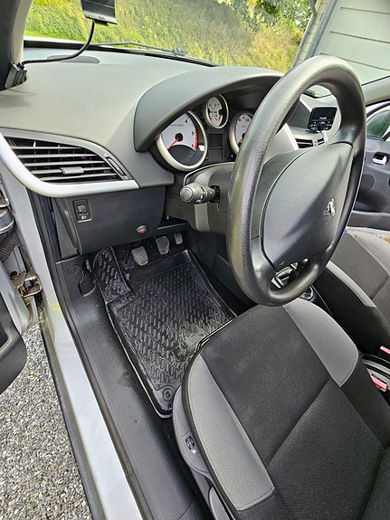 Peugeot 207 21 of 30