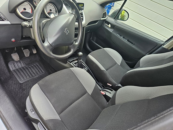 Peugeot 207 11 of 30
