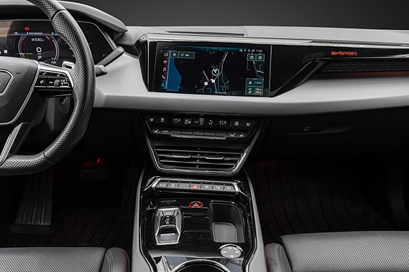 Audi e-tron GT 26 of 30