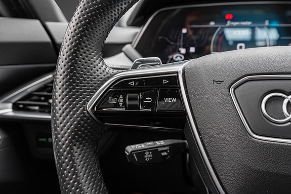 Audi e-tron GT 16 of 30