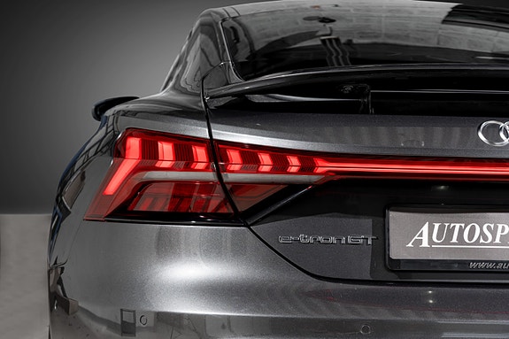 Audi e-tron GT 10 of 30