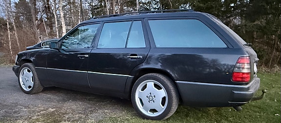 Mercedes-Benz 300 E 11 of 17