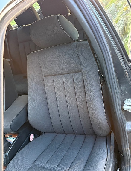 Mercedes-Benz 300 E 3 of 17