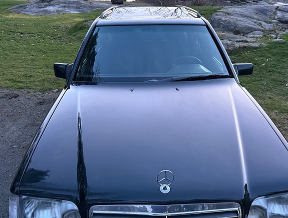 Mercedes-Benz 300 E 14 of 17