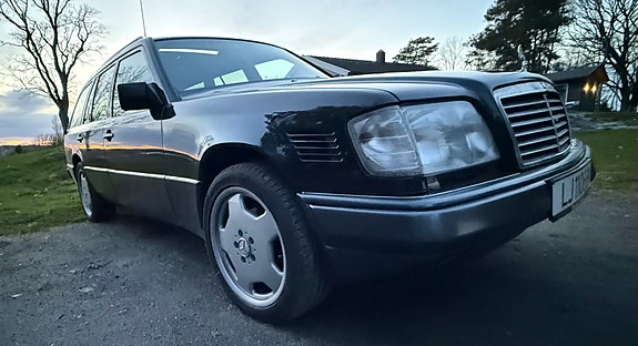 Mercedes-Benz 300 E 16 of 17