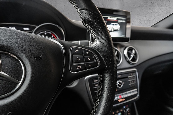 Mercedes-Benz GLA220 d 25 of 30