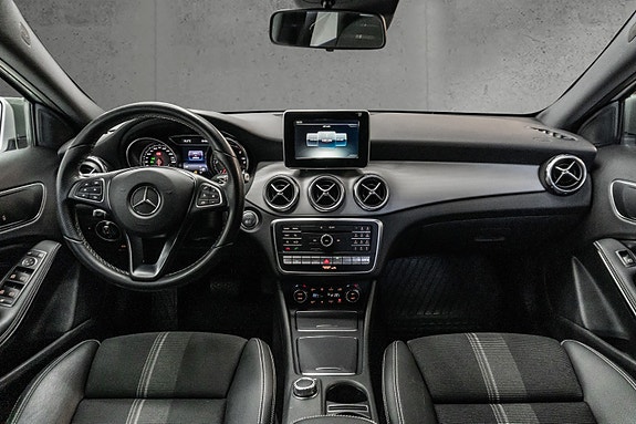 Mercedes-Benz GLA220 d 13 of 30