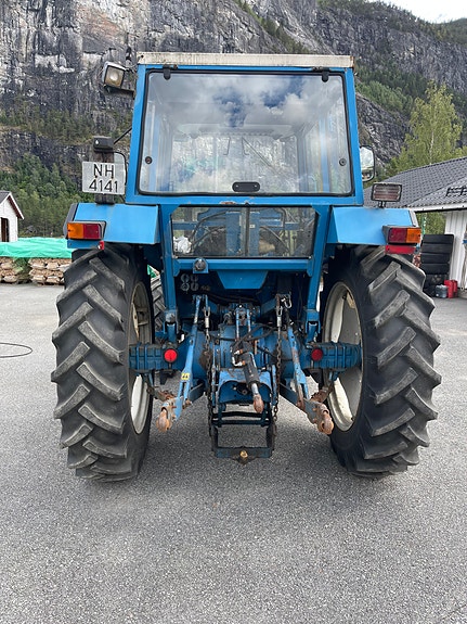 Ford 4610 4x4 5 of 9