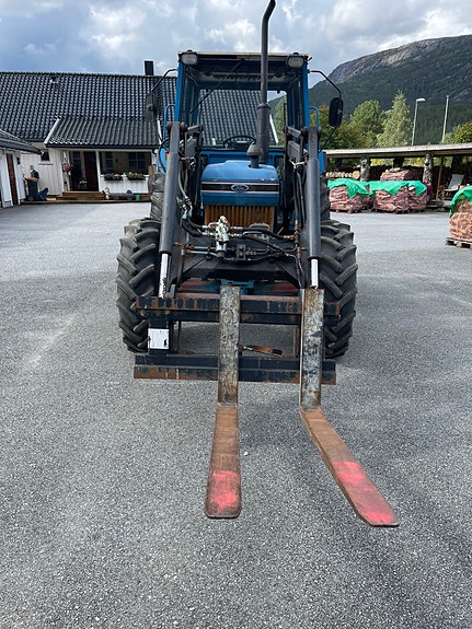 Ford 4610 4x4 3 of 9