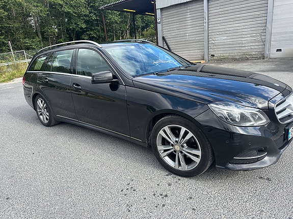 Mercedes-Benz E220 d 2 of 12