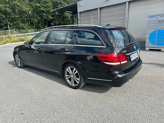 Mercedes-Benz E220 d 3 of 12