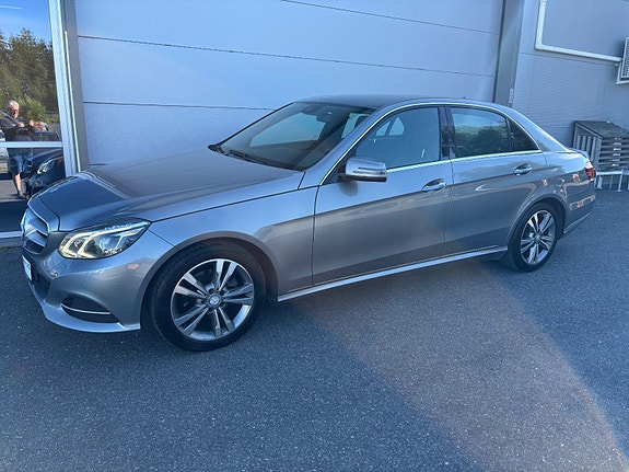 Mercedes-Benz E200 2 of 30