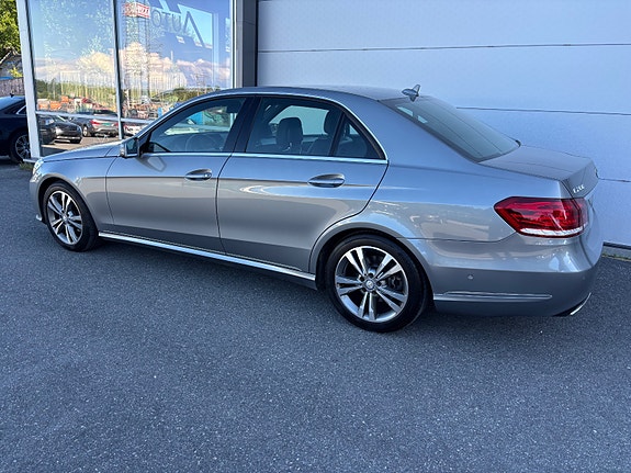 Mercedes-Benz E200 8 of 30