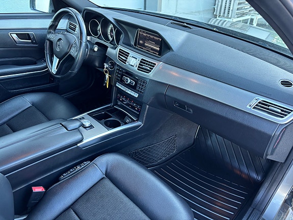 Mercedes-Benz E200 26 of 30