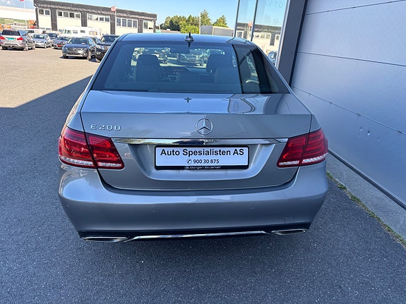 Mercedes-Benz E200 11 of 30